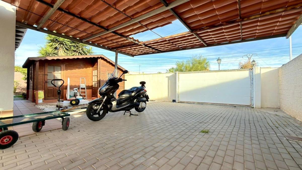 Casa independiente en calle de Benixembla