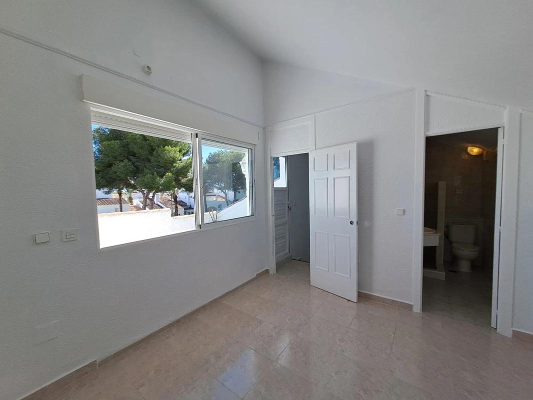 Chalet adosado en calle Manuel de Falla, 76 — foto 3
