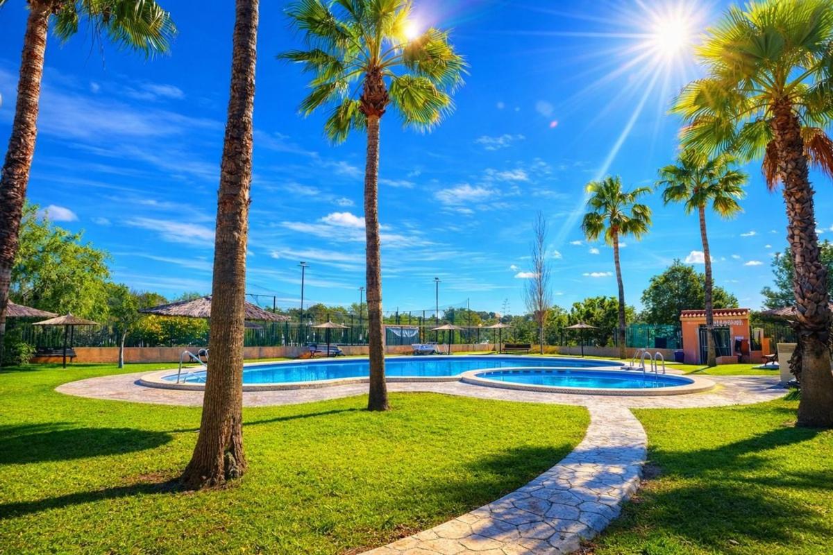 Piso en Calle Lagunas de Ruidera, Zona Lago – Los Almendros, Orihuela — foto 1