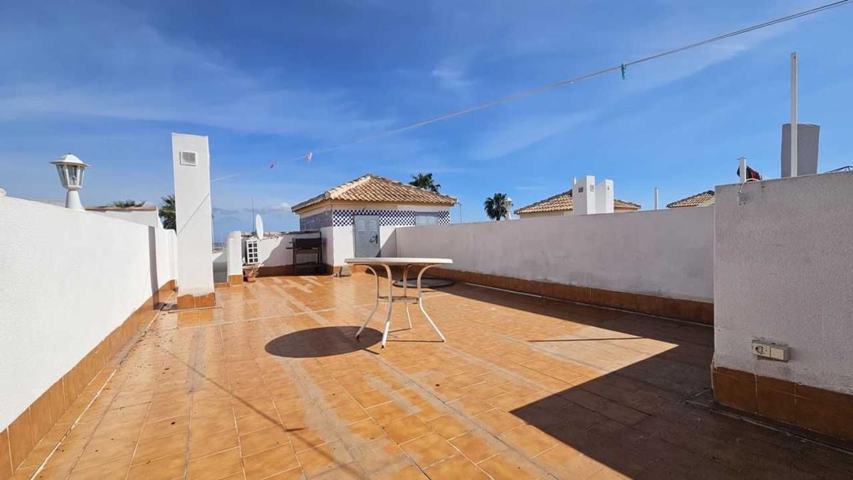 Piso en Calle Lagunas de Ruidera, Zona Lago – Los Almendros, Orihuela — foto 16