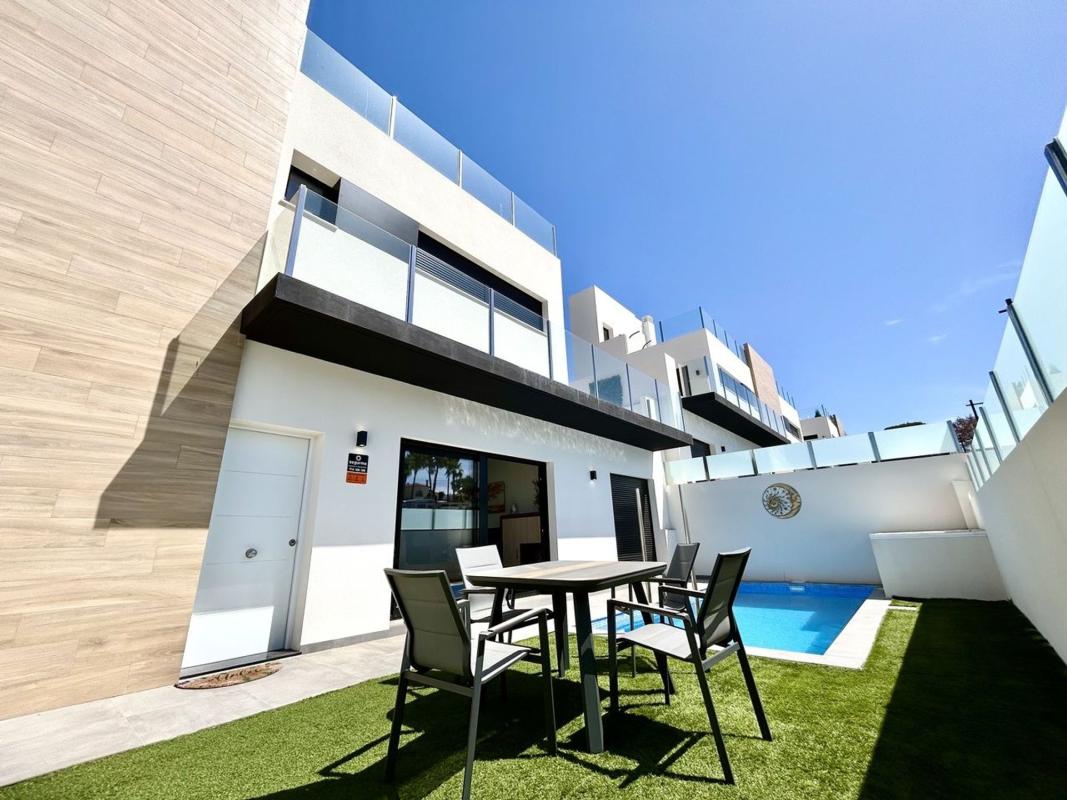 Casa o chalet independiente en Calle Picos de Europa, Las Filipinas, Orihuela — foto 1