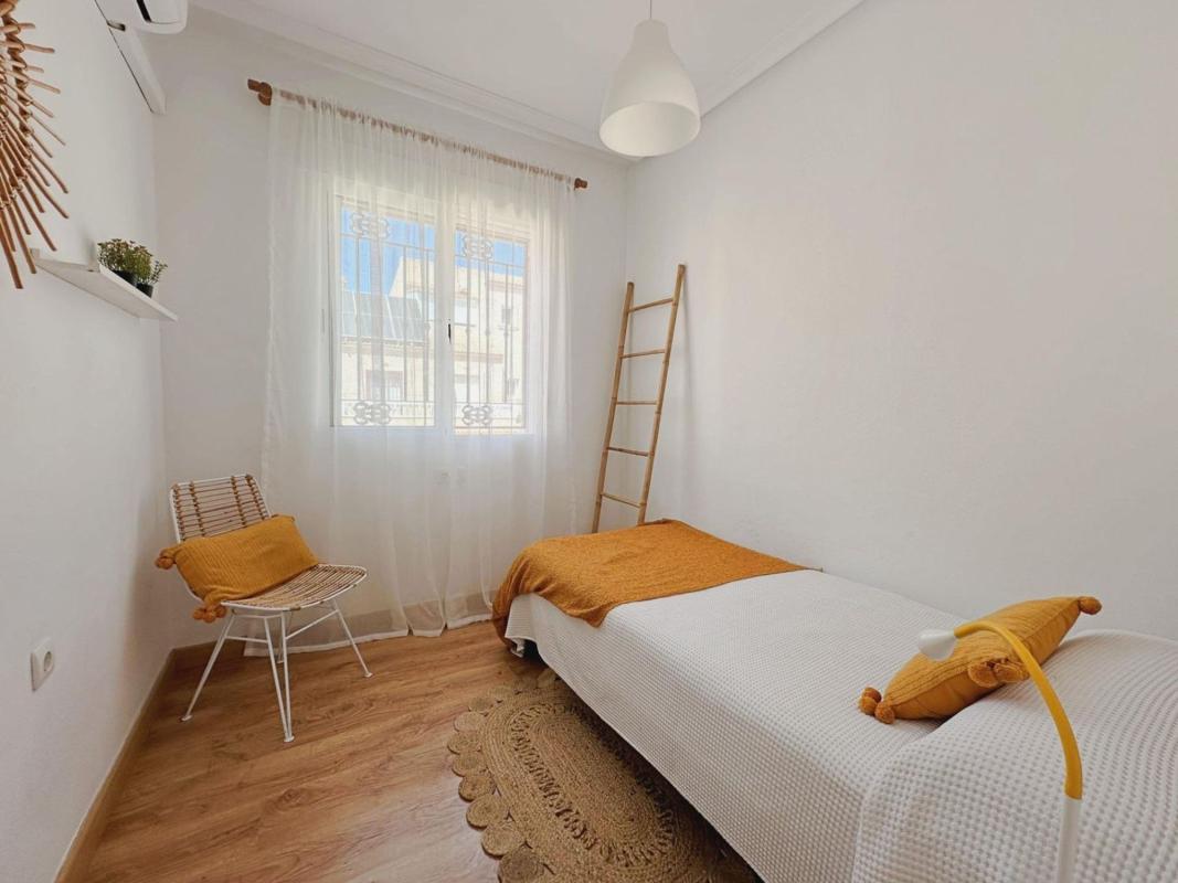 Chalet pareado en Calle Jalón, Playa Flamenca, Orihuela