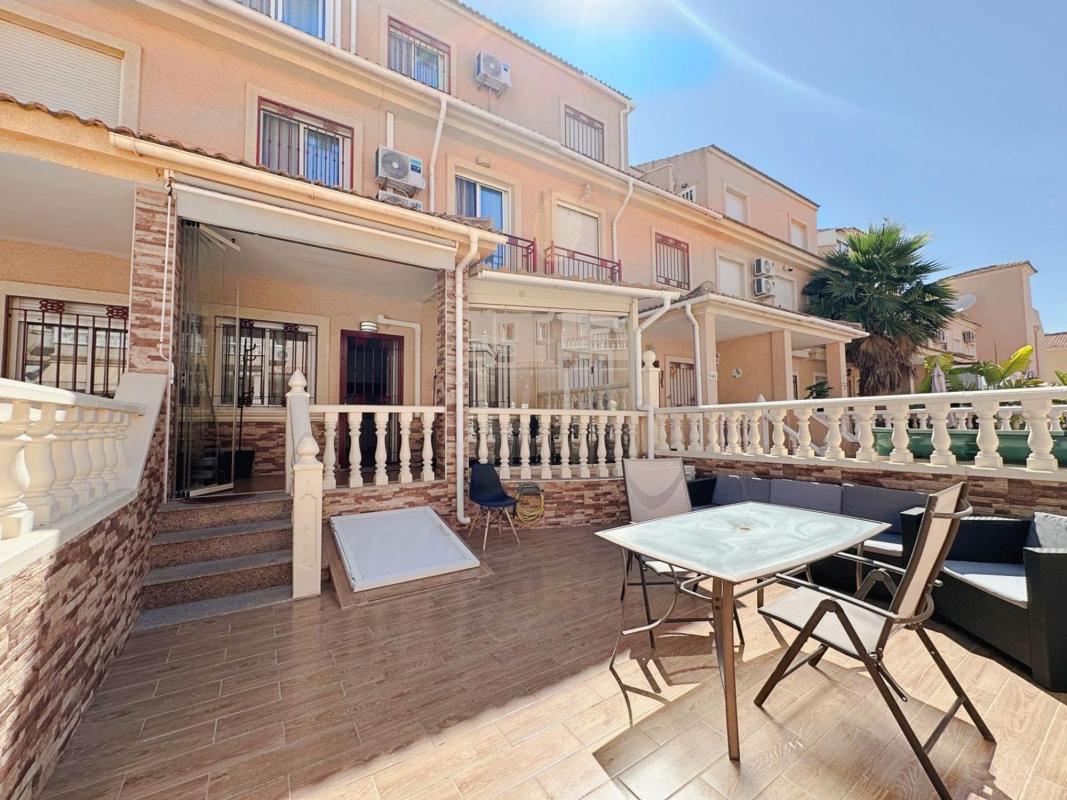 Chalet pareado en Calle Jalón, Playa Flamenca, Orihuela