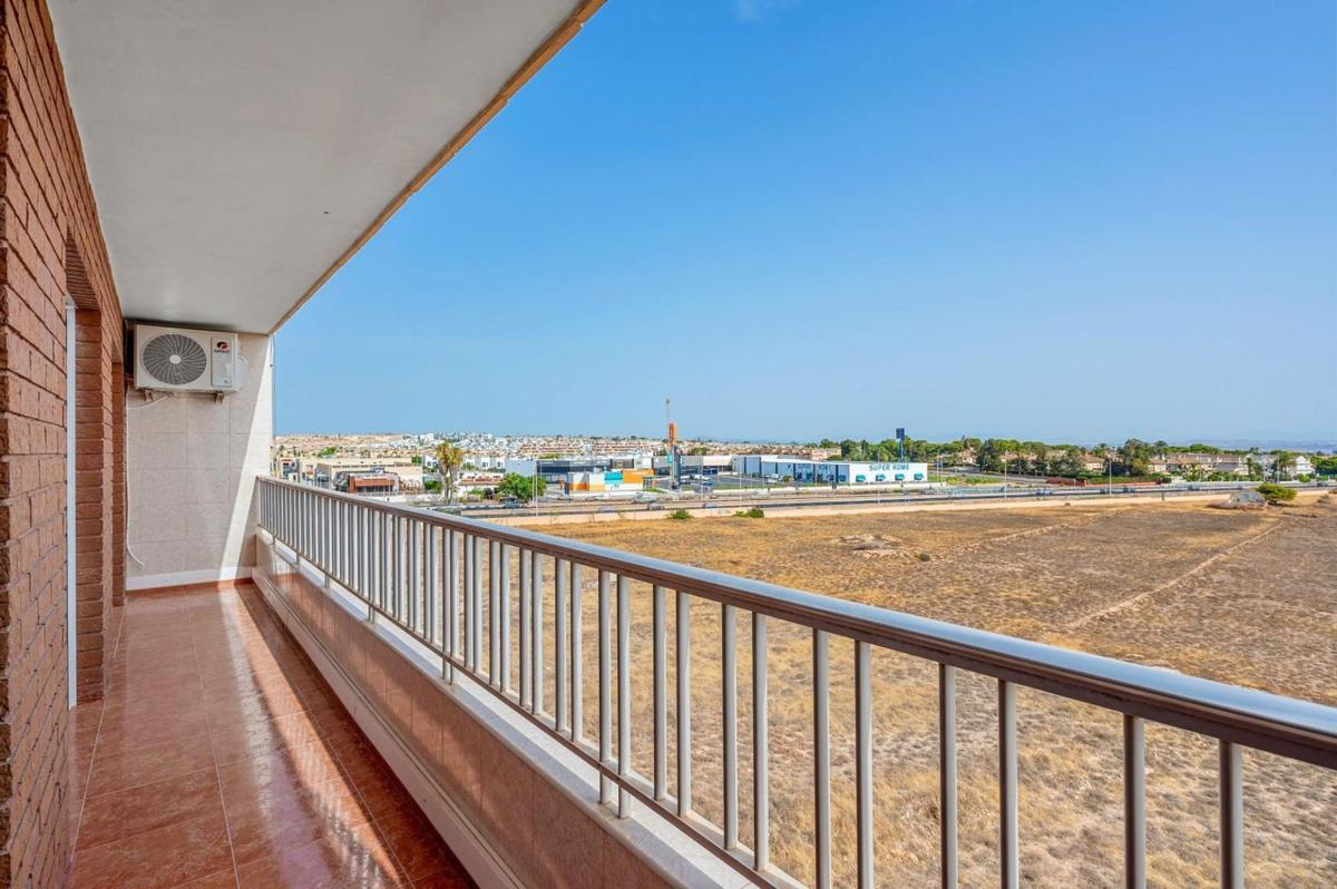 Piso en Calle Arrecife, Punta Prima, Torrevieja