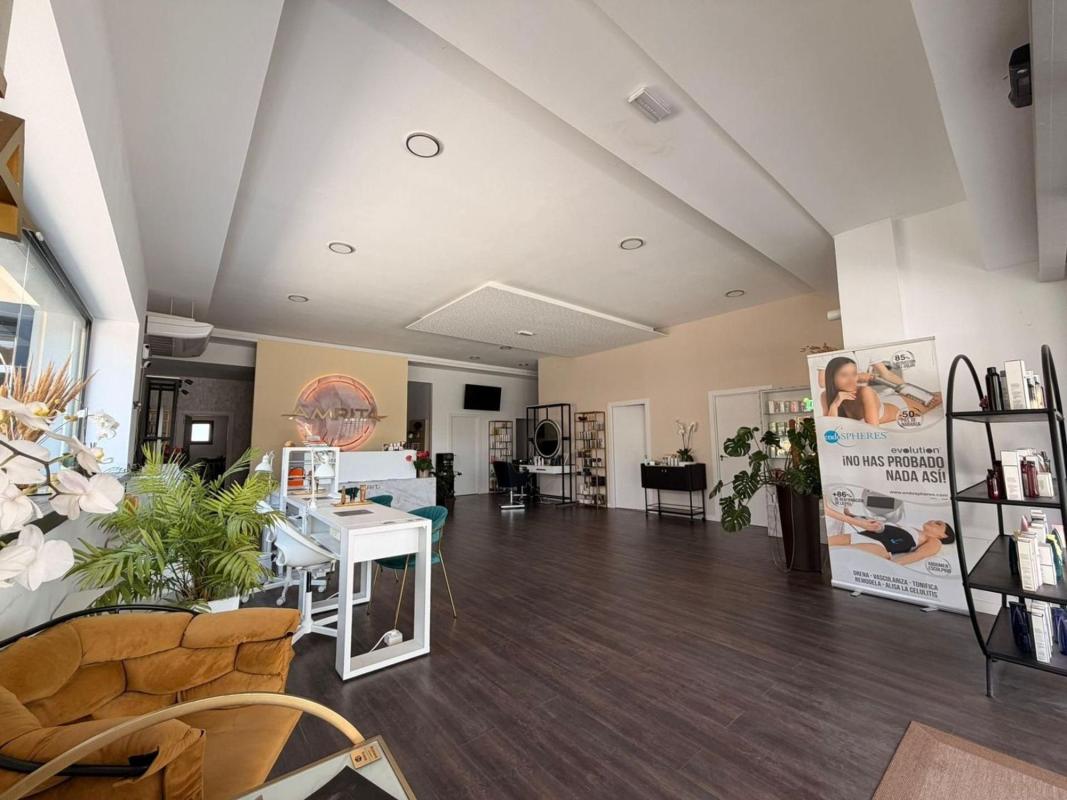Centro estético en Calle Pebrella, Villamartín, Orihuela — foto 2