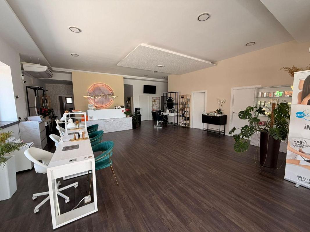 Centro estético en Calle Pebrella, Villamartín, Orihuela — foto 3