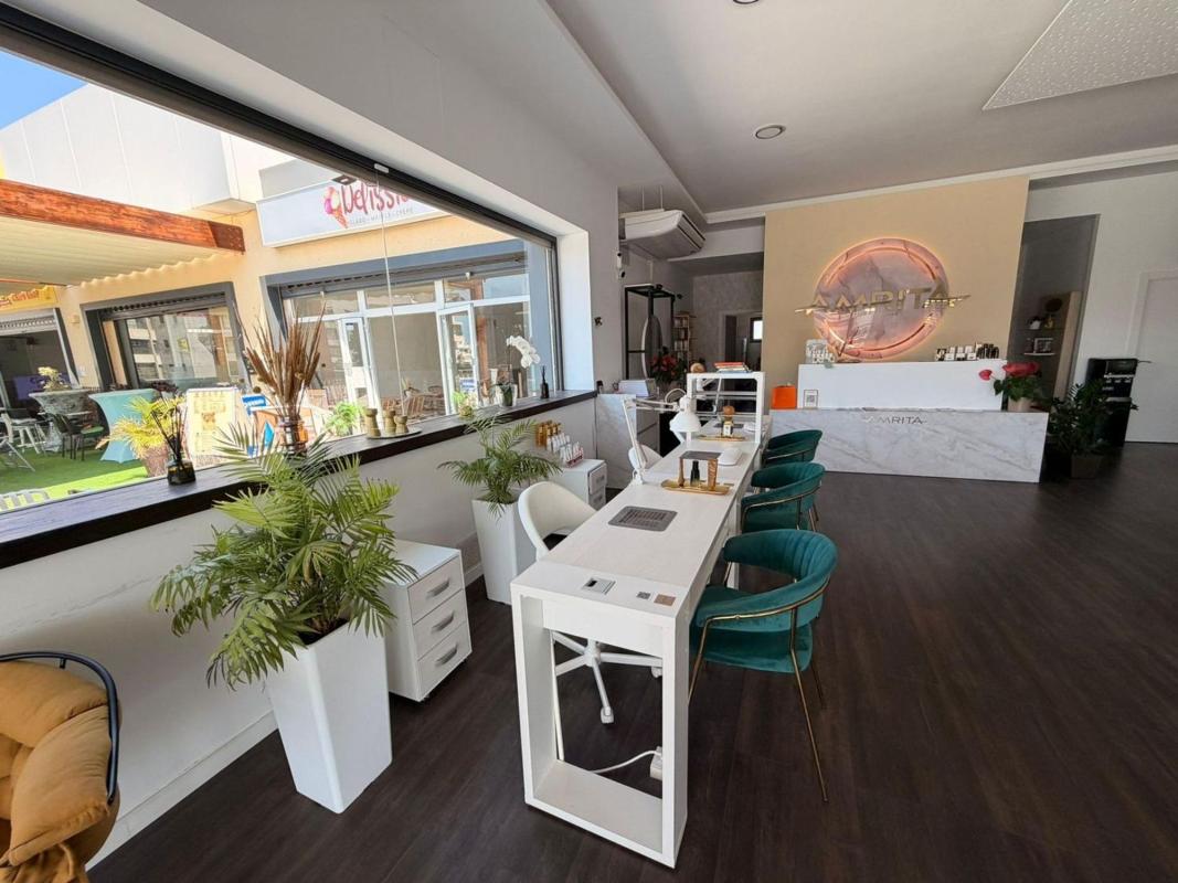 Centro estético en Calle Pebrella, Villamartín, Orihuela — foto 4