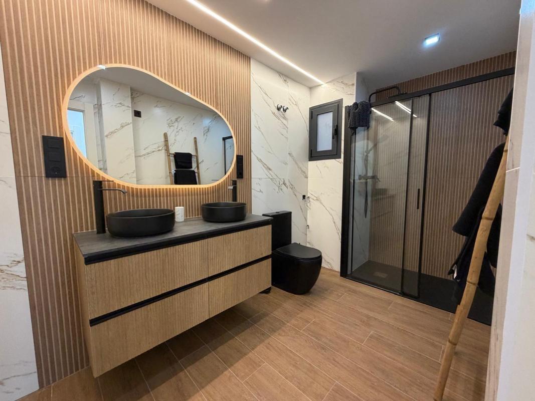 CHALET PAREADO TOTALMENTE REFORMADO CON 3 HAB 3 BAÑOS PISCINA PROPIA Y SOTANO EN CALAS BLANCAS — foto 7