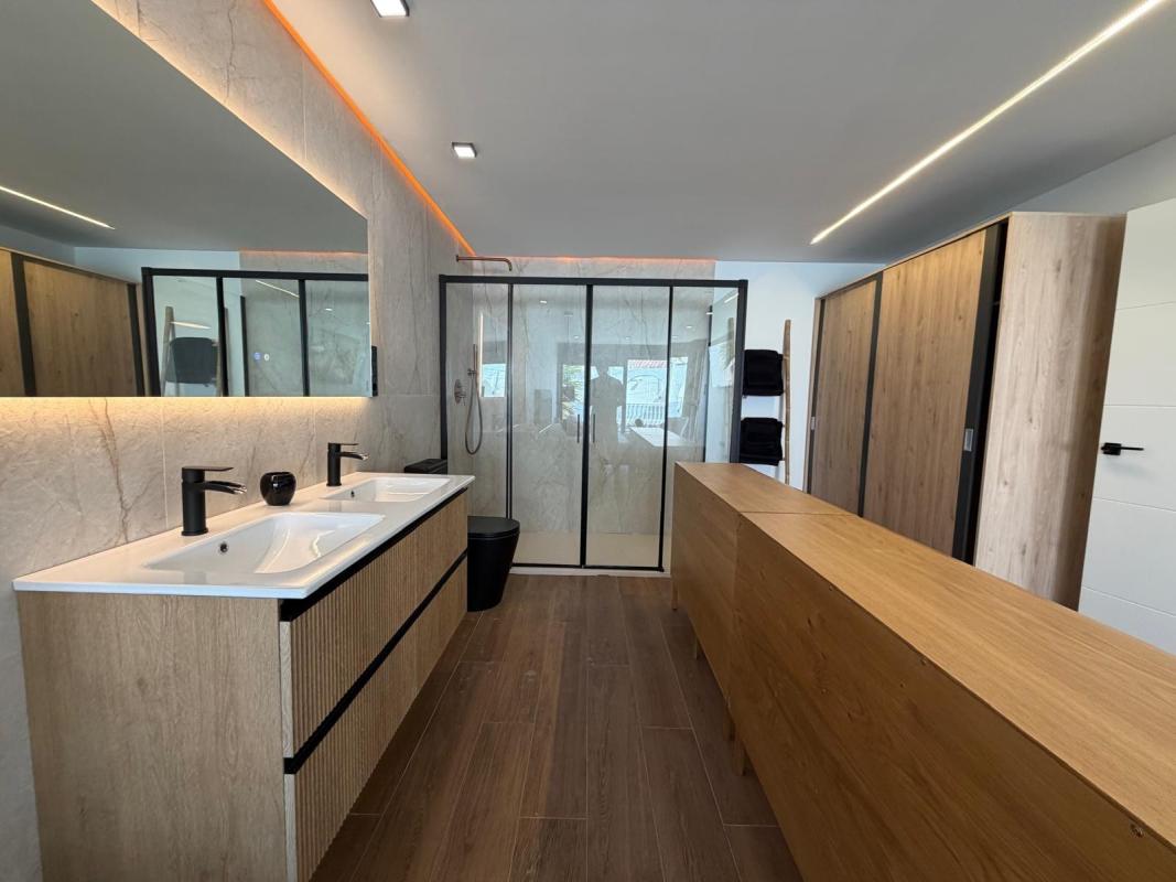 CHALET PAREADO TOTALMENTE REFORMADO CON 3 HAB 3 BAÑOS PISCINA PROPIA Y SOTANO EN CALAS BLANCAS — foto 12