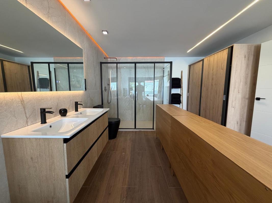 CHALET PAREADO TOTALMENTE REFORMADO CON 3 HAB 3 BAÑOS PISCINA PROPIA Y SOTANO EN CALAS BLANCAS — foto 13