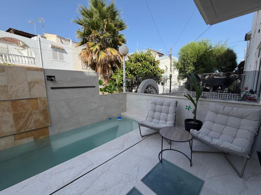CHALET PAREADO TOTALMENTE REFORMADO CON 3 HAB 3 BAÑOS PISCINA PROPIA Y SOTANO EN CALAS BLANCAS — foto 21