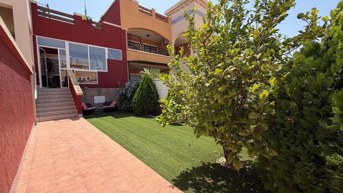 Chalet adosado en Calle Lago de Sanabria, Zona Lago – Los Almendros, Orihuela — foto 3