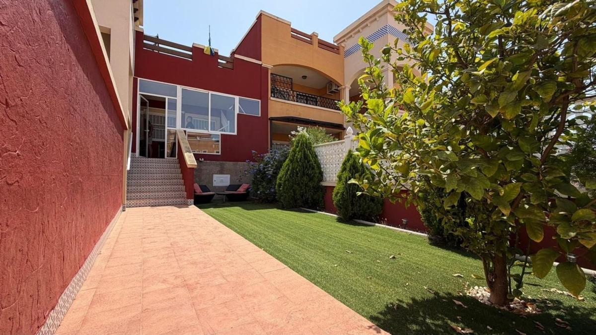 Chalet adosado en Calle Lago de Sanabria, Zona Lago – Los Almendros, Orihuela — foto 4