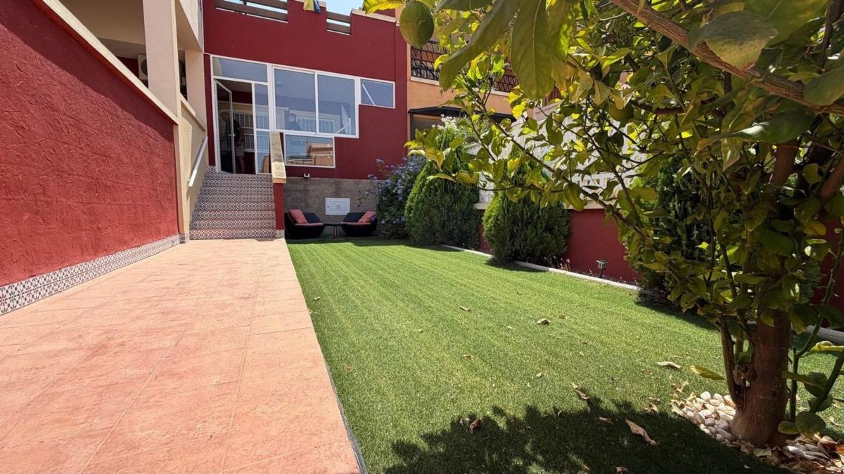 Chalet adosado en Calle Lago de Sanabria, Zona Lago – Los Almendros, Orihuela — foto 5