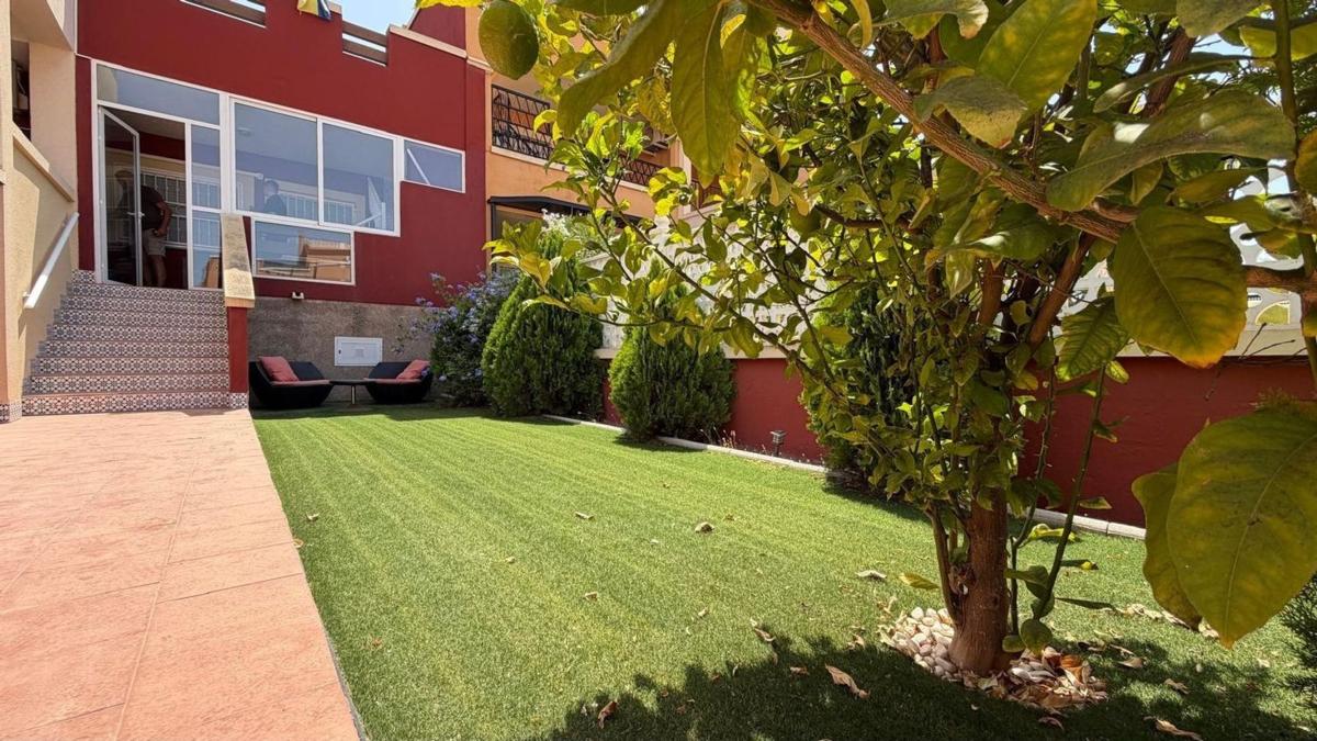 Chalet adosado en Calle Lago de Sanabria, Zona Lago – Los Almendros, Orihuela — foto 6