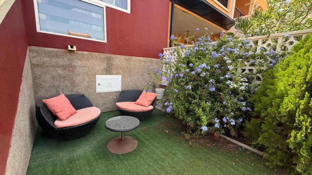 Chalet adosado en Calle Lago de Sanabria, Zona Lago – Los Almendros, Orihuela — foto 7