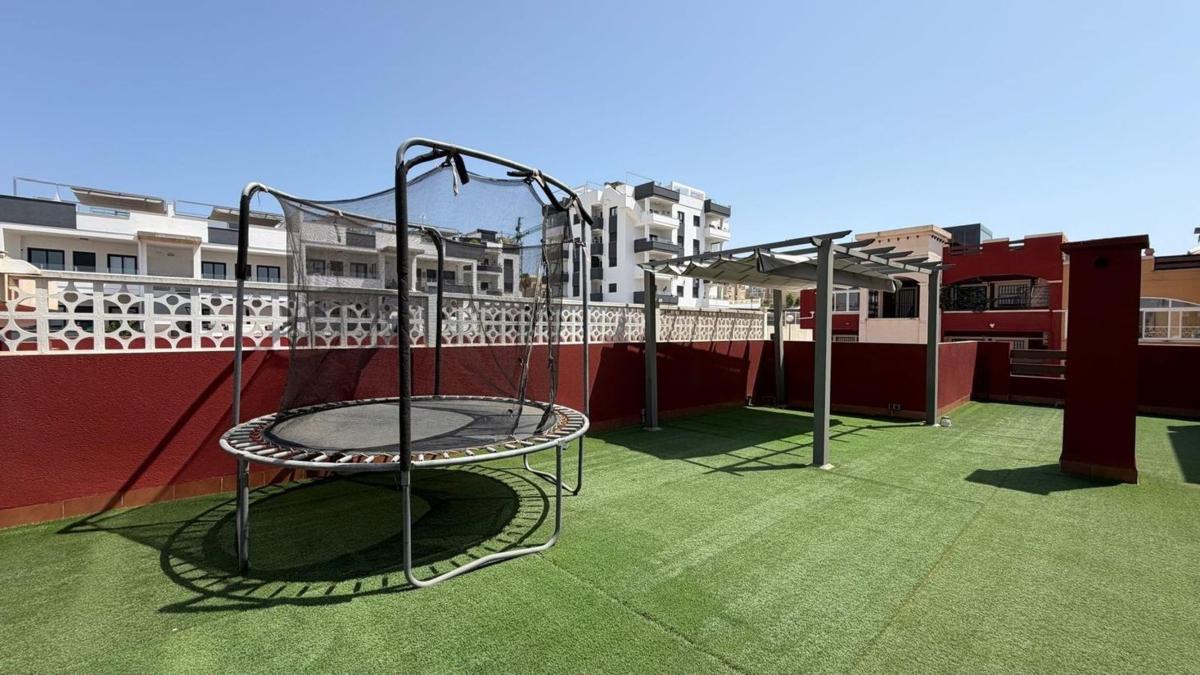 Chalet adosado en Calle Lago de Sanabria, Zona Lago – Los Almendros, Orihuela — foto 14