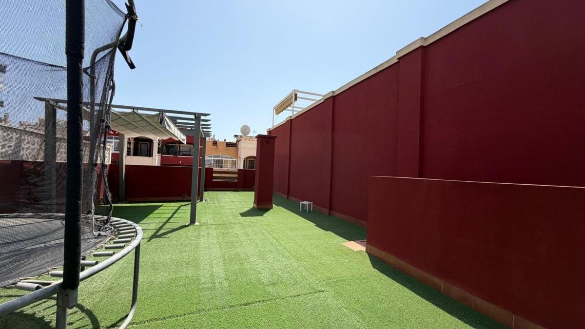 Chalet adosado en Calle Lago de Sanabria, Zona Lago – Los Almendros, Orihuela — foto 15