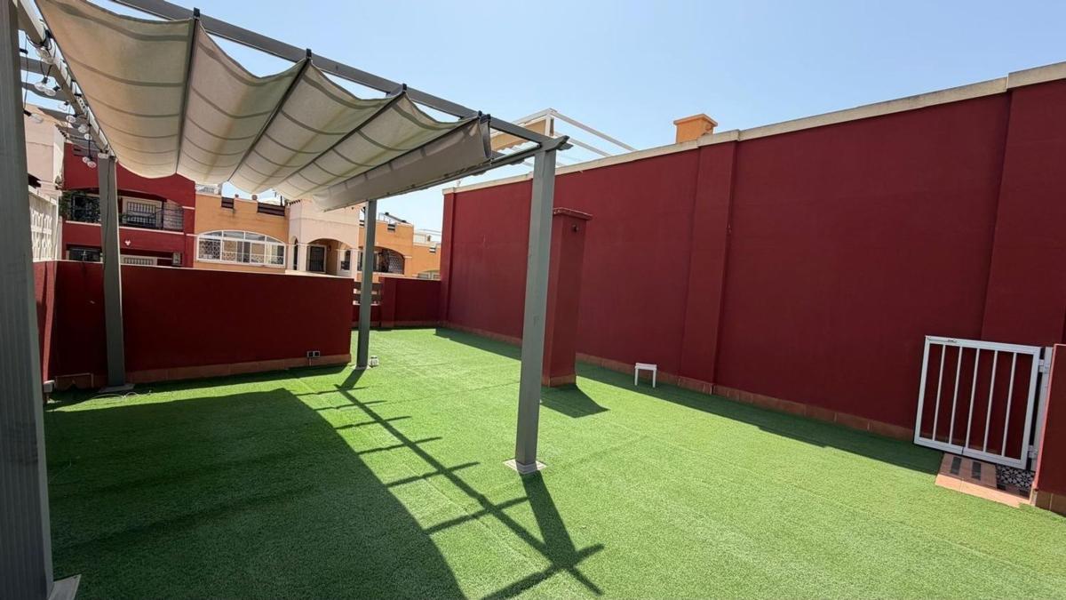 Chalet adosado en Calle Lago de Sanabria, Zona Lago – Los Almendros, Orihuela — foto 16