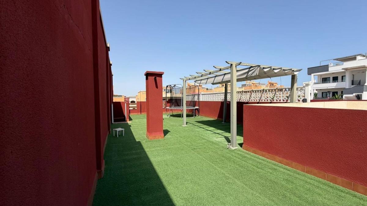 Chalet adosado en Calle Lago de Sanabria, Zona Lago – Los Almendros, Orihuela — foto 19
