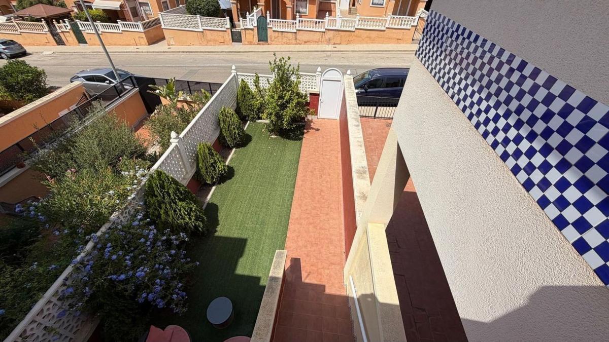Chalet adosado en Calle Lago de Sanabria, Zona Lago – Los Almendros, Orihuela — foto 21