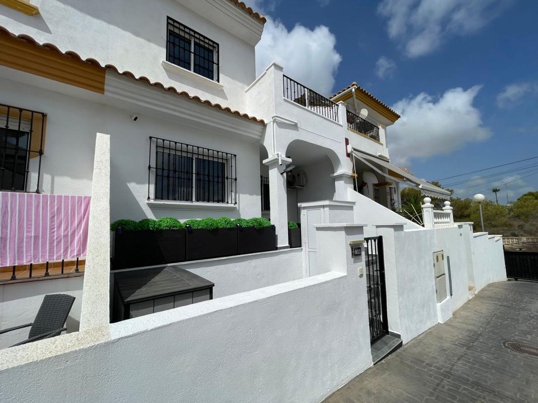 Chalet adosado en Calle Tiberiades, Zona Lago – Los Almendros, Orihuela — foto 2