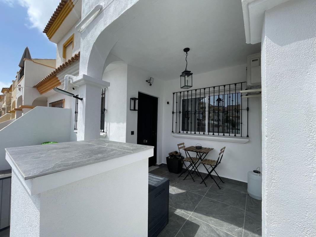 Chalet adosado en Calle Tiberiades, Zona Lago – Los Almendros, Orihuela — foto 3