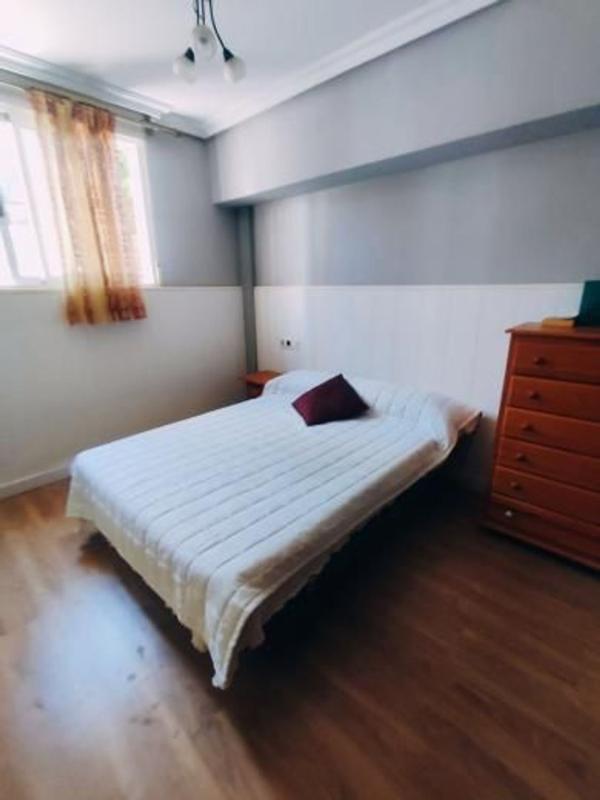 Villa de segunda mano con piscina y jardín en Torrevieja