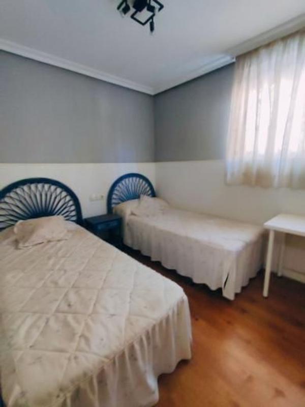 Villa de segunda mano con piscina y jardín en Torrevieja
