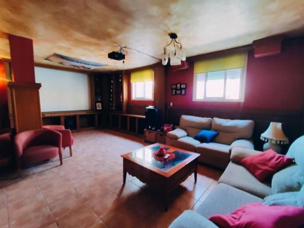 Villa de segunda mano con piscina y jardín en Torrevieja