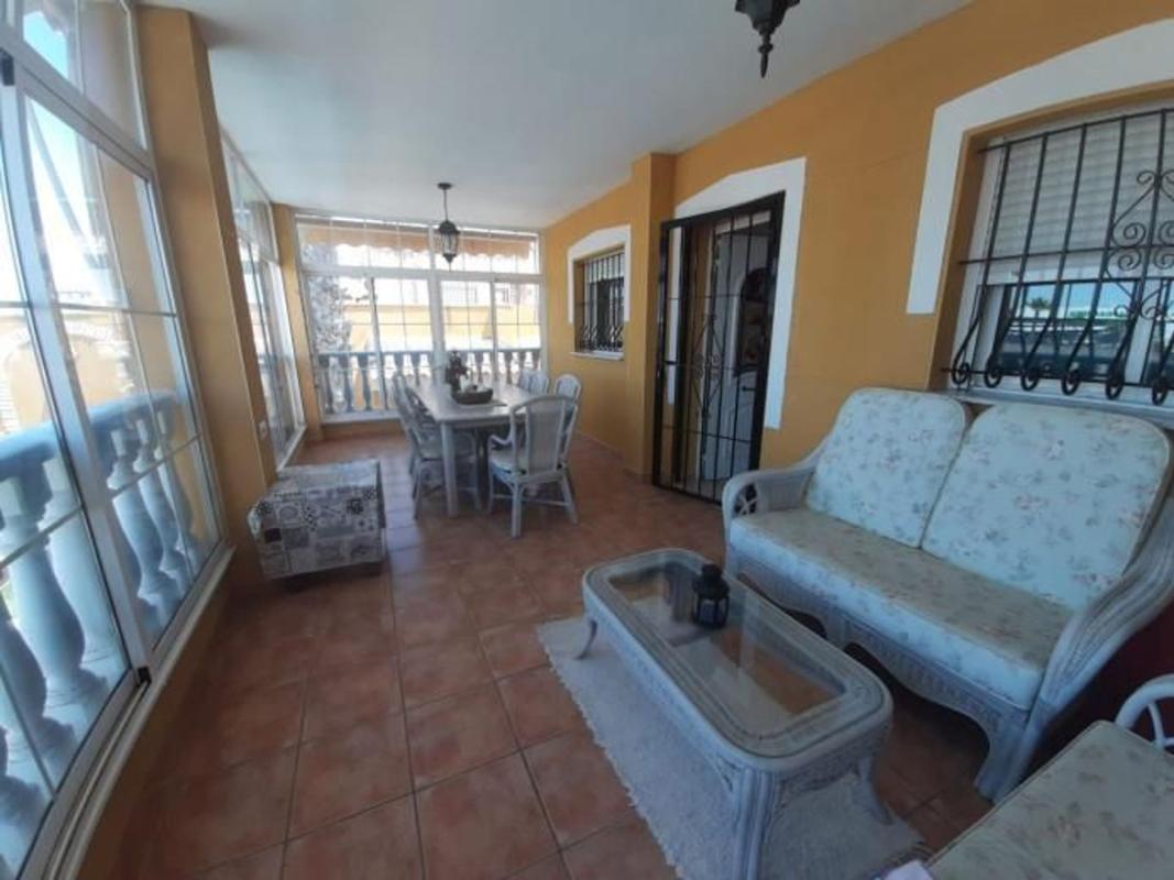 Villa de segunda mano con piscina y jardín en Torrevieja
