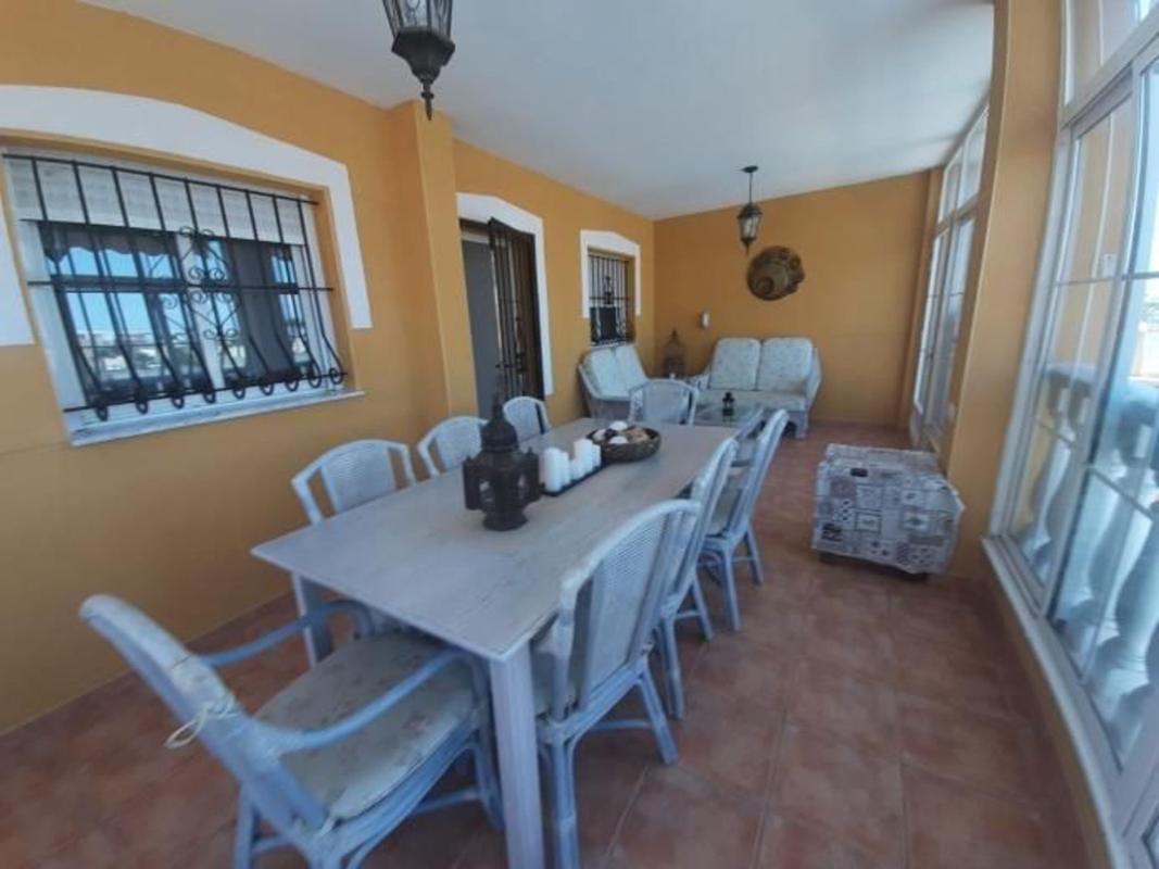 Villa de segunda mano con piscina y jardín en Torrevieja