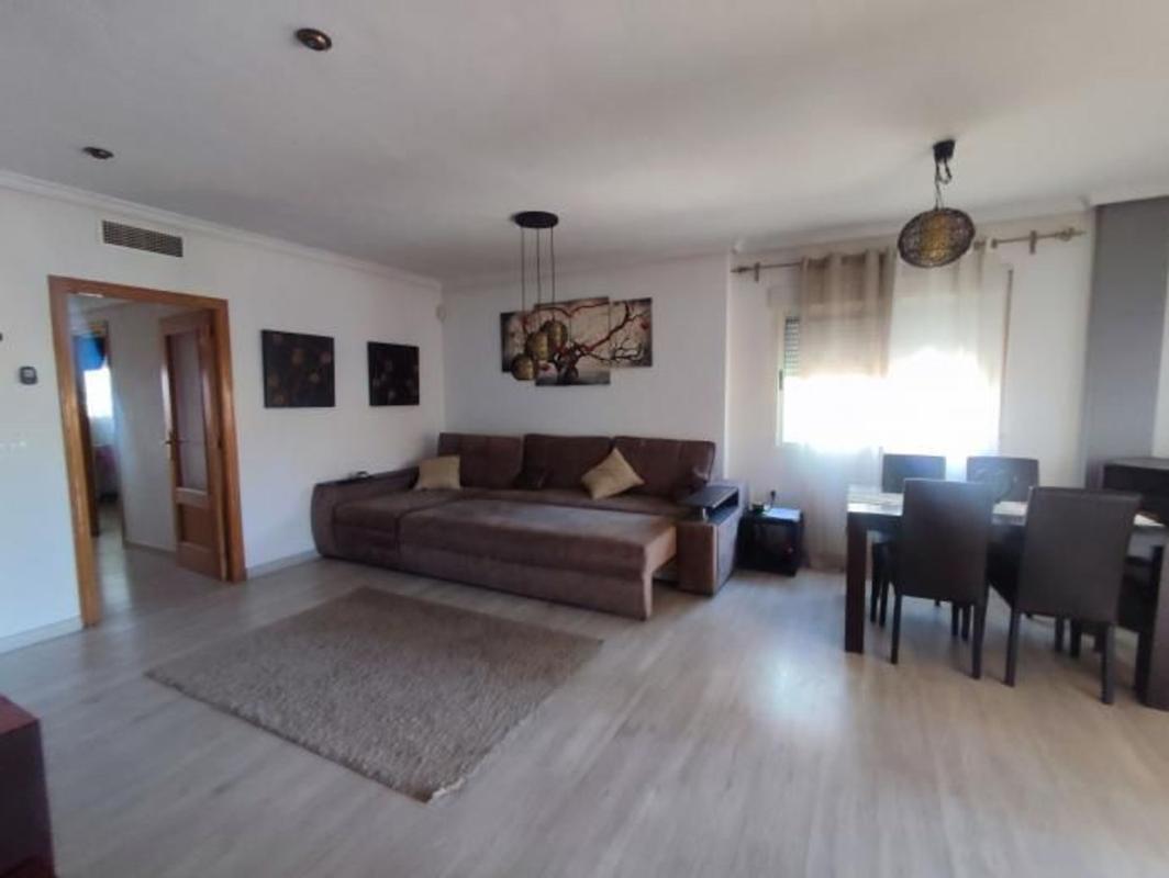 Villa de segunda mano con piscina y jardín en Torrevieja