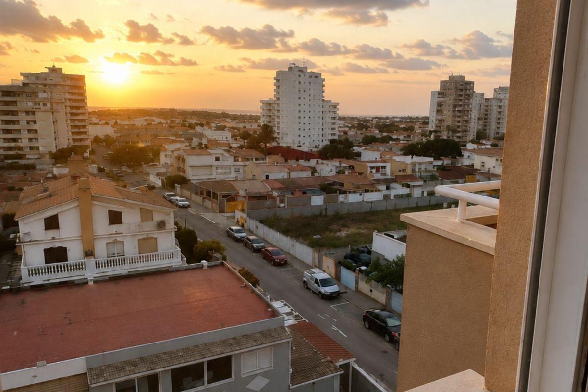 Bonito apartamento reformado en Torrevieja 2 Habitaciones, 1 Baño, con piscina, garaje y trastero. — foto 1