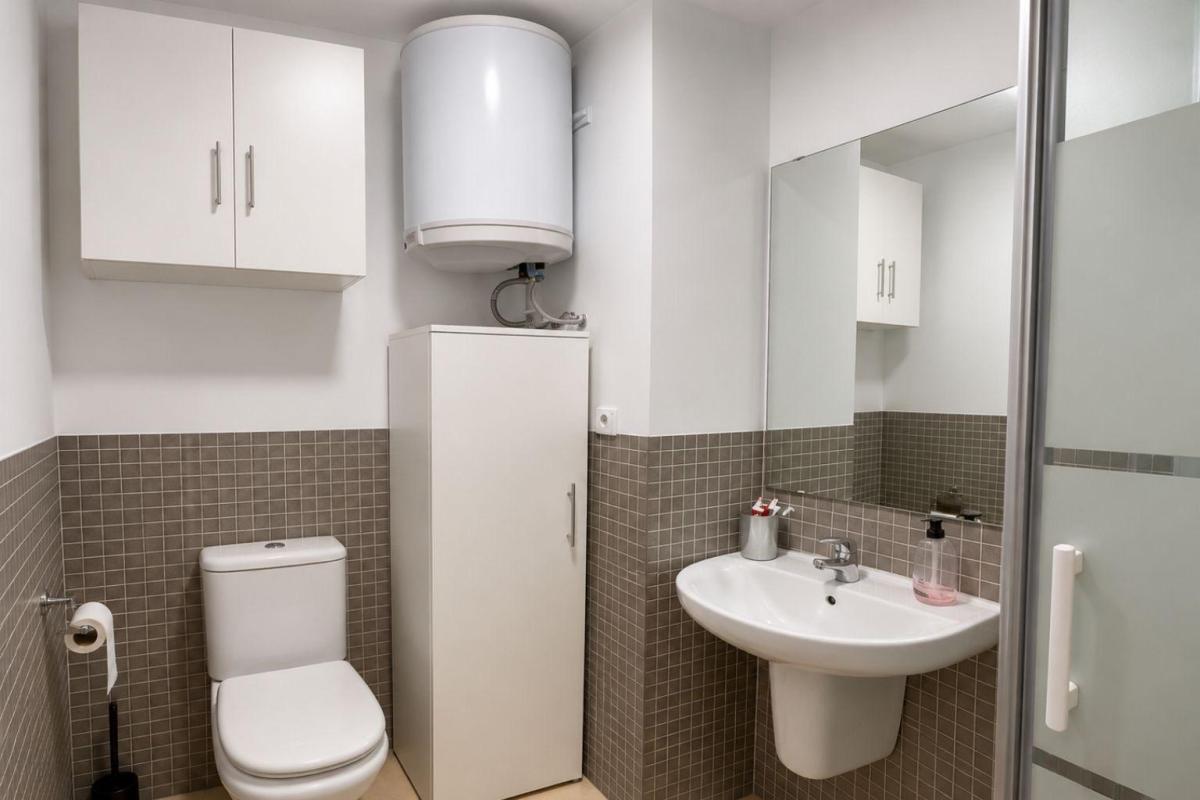 Bonito apartamento reformado en Torrevieja 2 Habitaciones, 1 Baño, con piscina, garaje y trastero. — foto 8